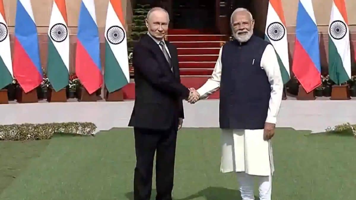 Putin India Visit LIVE Updates: India and Russia sign Vision 2030 to boost economic cooperation, explore FTA with EEU, says PM Modi Putin India Visit LIVE Updates: India and Russia sign Vision 2030 to boost economic cooperation, explore FTA with EEU, says PM Modi