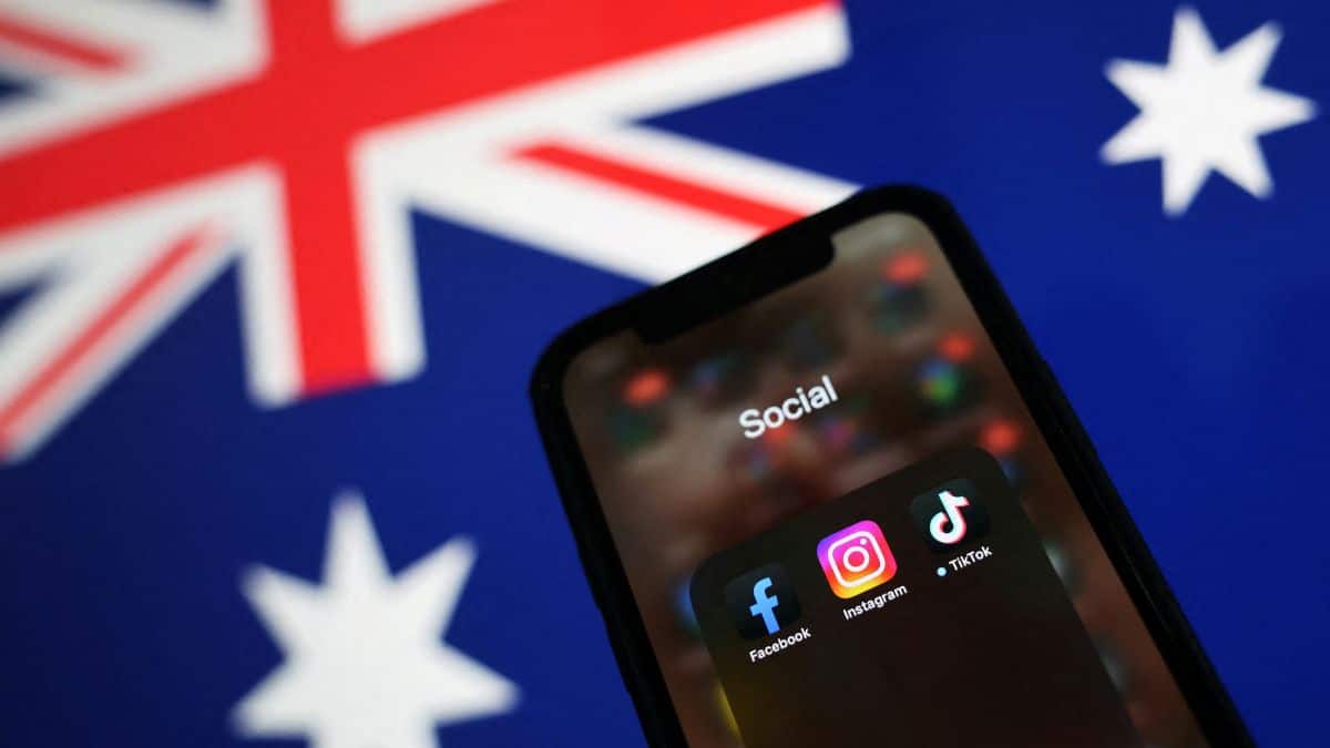 In Graphics | Why does Australia want to cut off children from social media?