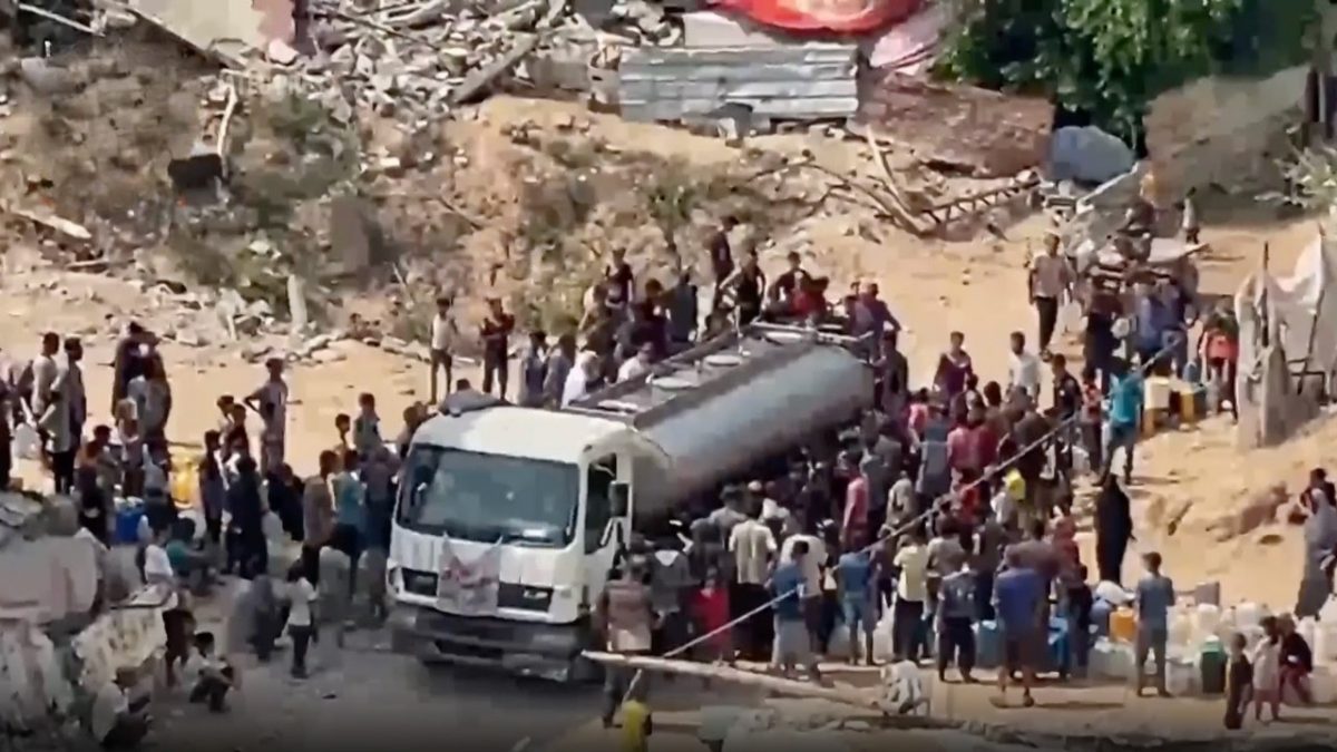 Israel’s military used ageing M113 armoured vehicles packed with explosives to demolish neighbourhoods in Gaza before the ceasefire, Reuters investigation finds.
Israel’s military used ageing M113 armoured vehicles packed with explosives to demolish neighbourhoods in Gaza before the ceasefire, Reuters investigation finds.