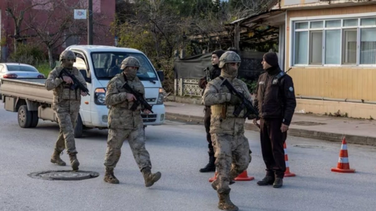 Three Turkish police, six IS militants killed in northwest Turkey clash Three Turkish police, six IS militants killed in northwest Turkey clash