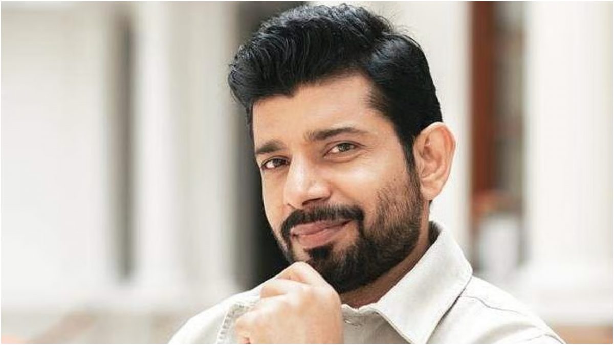 Vineet Kumar Singh은 ‘Survival zaroori hai’를 촬영하기 위해 8세 Ishaan Khatter를 팔에 안고 Sanjay Dutt의 시체를 연기한 것을 기억합니다. Vineet Kumar Singh은 ‘Survival zaroori hai’를 촬영하기 위해 8세 Ishaan Khatter를 팔에 안고 Sanjay Dutt의 시체를 연기한 것을 기억합니다.