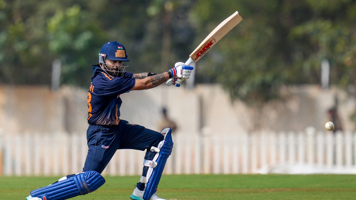 Vijay Hazare Trophy: Virat Kohli blasts 77 as Rohit Sharma suffers golden duck dismissal Vijay Hazare Trophy: Virat Kohli blasts 77 as Rohit Sharma suffers golden duck dismissal