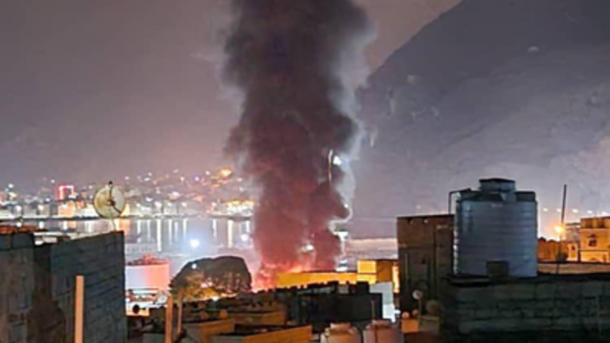 Saudi Arabia bombs Yemen port after calling strike by ‘brotherly’ UAE ‘dangerous’ Saudi Arabia bombs Yemen port after calling strike by ‘brotherly’ UAE ‘dangerous’