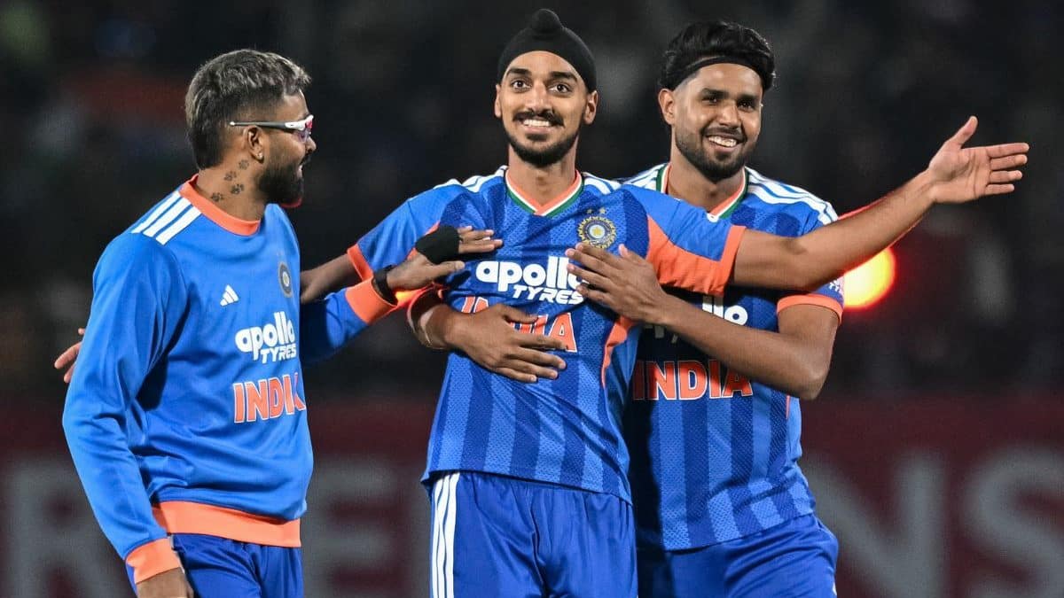 'Bowling brilliance followed by a calm chase': World champions India show who's the boss as they go 2-1 up against South Africa