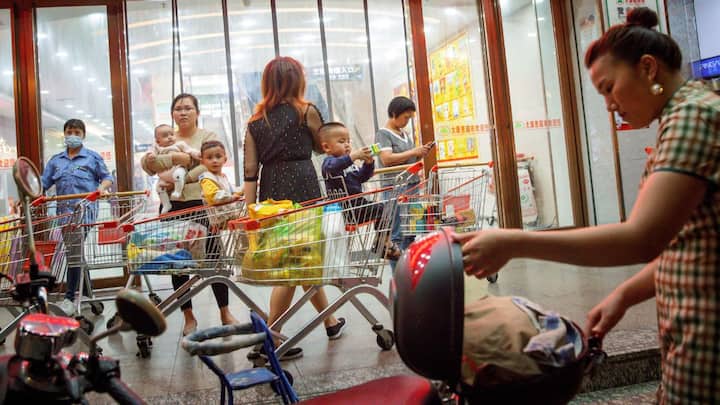 Why are Chinese billionaires using US surrogates to build mega-families?