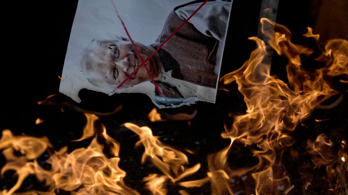 Is Bangladesh turning on Muhammad Yunus? Is Bangladesh turning on Muhammad Yunus?