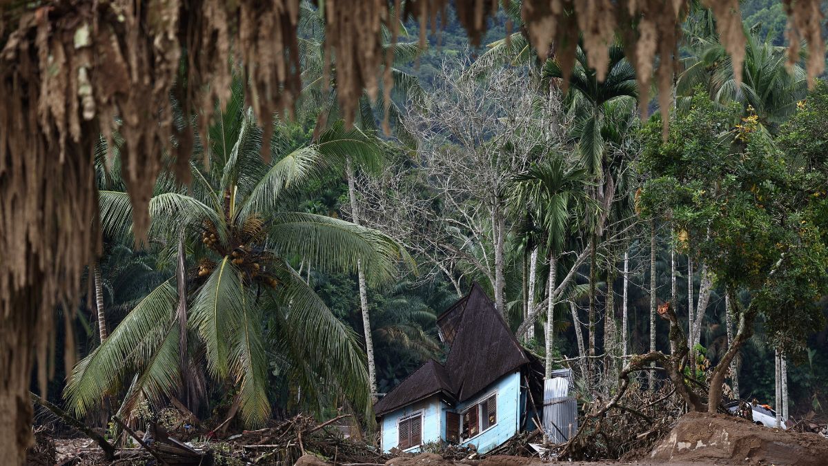 Government agencies and aid groups are racing to deliver assistance to affected communities, while rescuers continue searching for over 500 people still missing. (Reuters) Government agencies and aid groups are racing to deliver assistance to affected communities, while rescuers continue searching for over 500 people still missing. (Reuters)