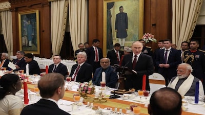 Russia's President Vladimir Putin raises a toast to India-Russia ties at the State banquet hosted in his honour at the Rashtrapati Bhavan. AFP