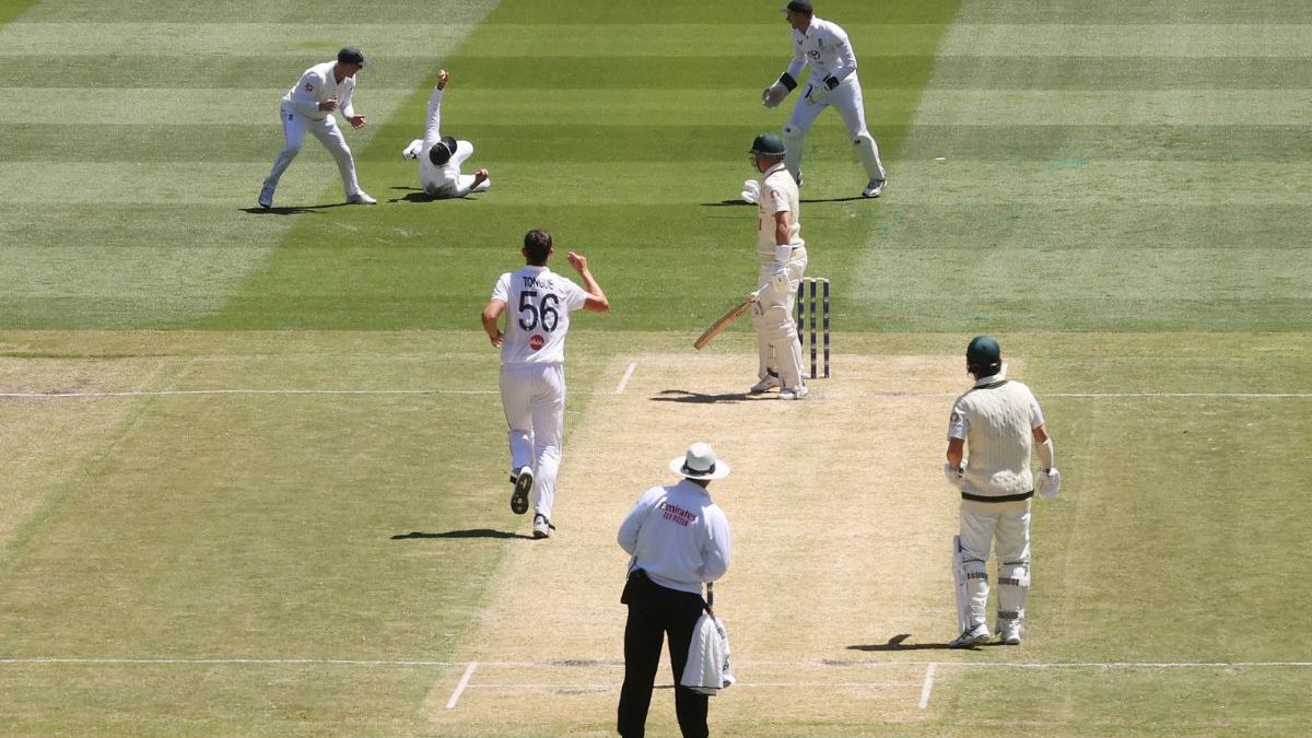 Joe Root’s controversial catch sparks huge ‘cheating’ debate after England win 4th Ashes Test at MCG Joe Root’s controversial catch sparks huge ‘cheating’ debate after England win 4th Ashes Test at MCG