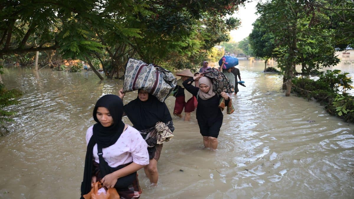 Disease spreads in Indonesia’s Aceh after deadly floods and landslides