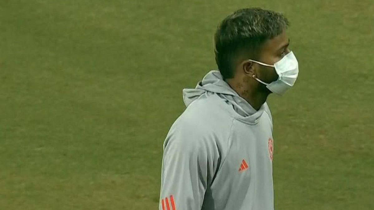 Hardik Pandya wears mask as Lucknow smog delays India vs South Africa 4th T20I Hardik Pandya wears mask as Lucknow smog delays India vs South Africa 4th T20I