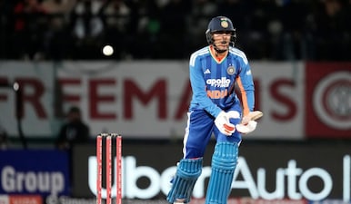 Dew could be a challenge for both teams during the IND vs SA 4th T20 at Lucknow. Image: AP
