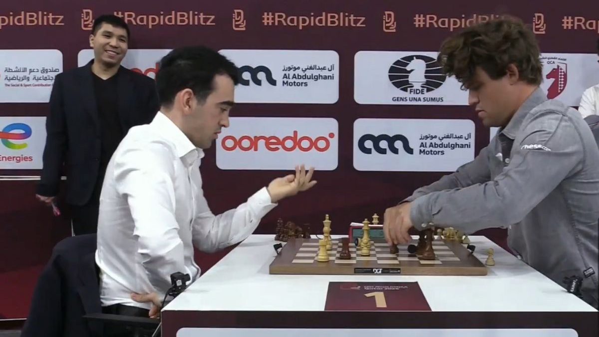 Magnus Carlsen knocks over pieces and loses on forfeit after another incident at World Blitz Championship - WATCH Magnus Carlsen knocks over pieces and loses on forfeit after another incident at World Blitz Championship - WATCH