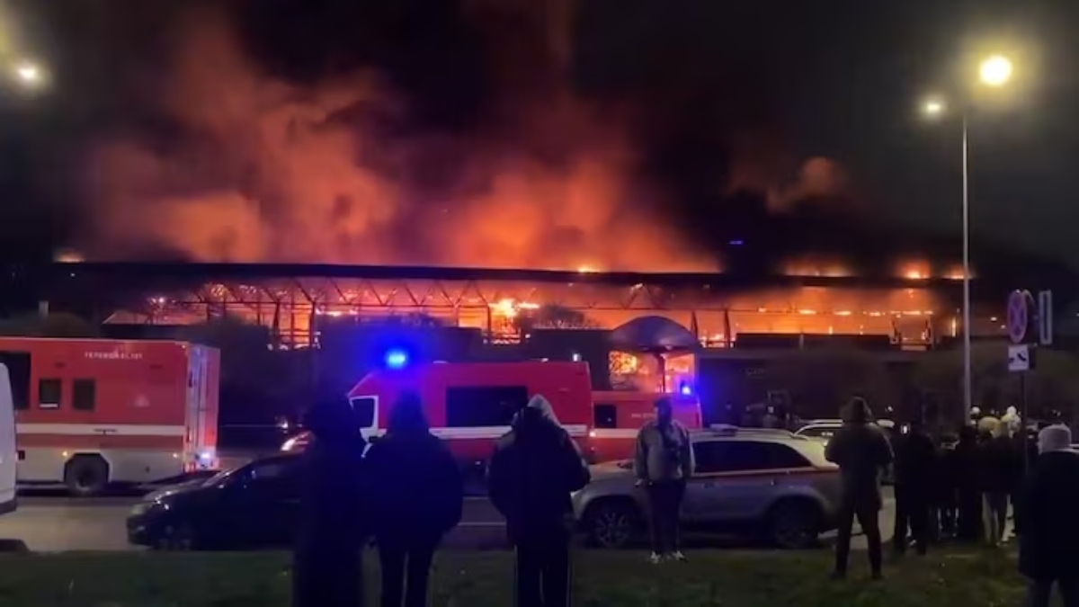 WATCH: Massive fire breaks out at St. Petersburg market, killing one & injuring two others – Firstpost
