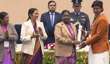 Vaibhav Suryavanshi receives the highest civilian award for children by President of India. Image: BCCI/X