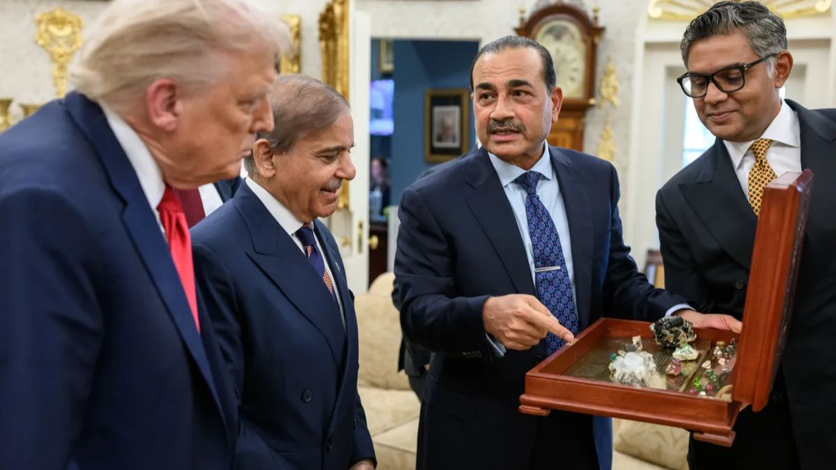 Pakistan's Prime Minister Shehbaz Sharif, Army Chief and Field Marshal Syed Asim Munir with US President Donald Trump at the White House in Washington, DC, on September 26, 2025. Image Courtesy: White House
Pakistan's Prime Minister Shehbaz Sharif, Army Chief and Field Marshal Syed Asim Munir with US President Donald Trump at the White House in Washington, DC, on September 26, 2025. Image Courtesy: White House