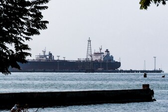 Valero, Phillips 66 buy Venezuelan crude cargoes under US deal with Caracas. File/Reuters
