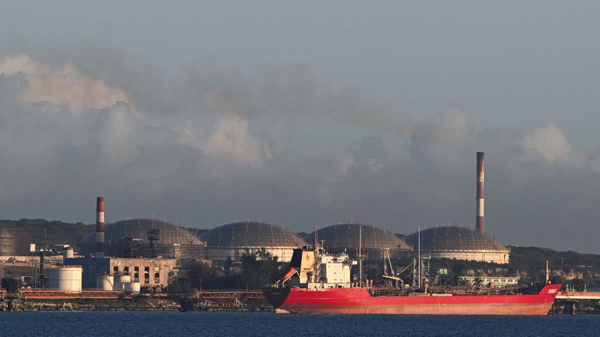 Venezuelan Parliament backs plan to open oil sector for private investors