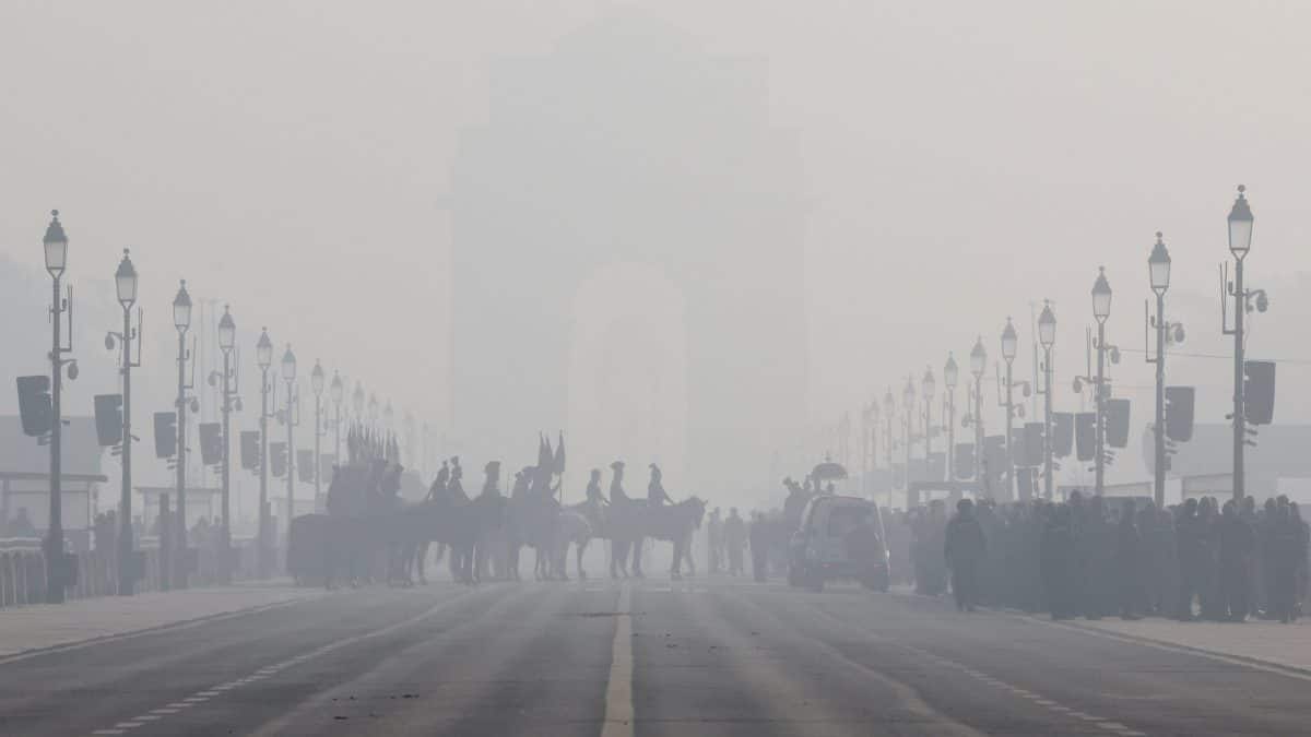Delhi-NCR shivers, mercury dips to 3.6°C; IMD issues red alert for ‘very dense fog’