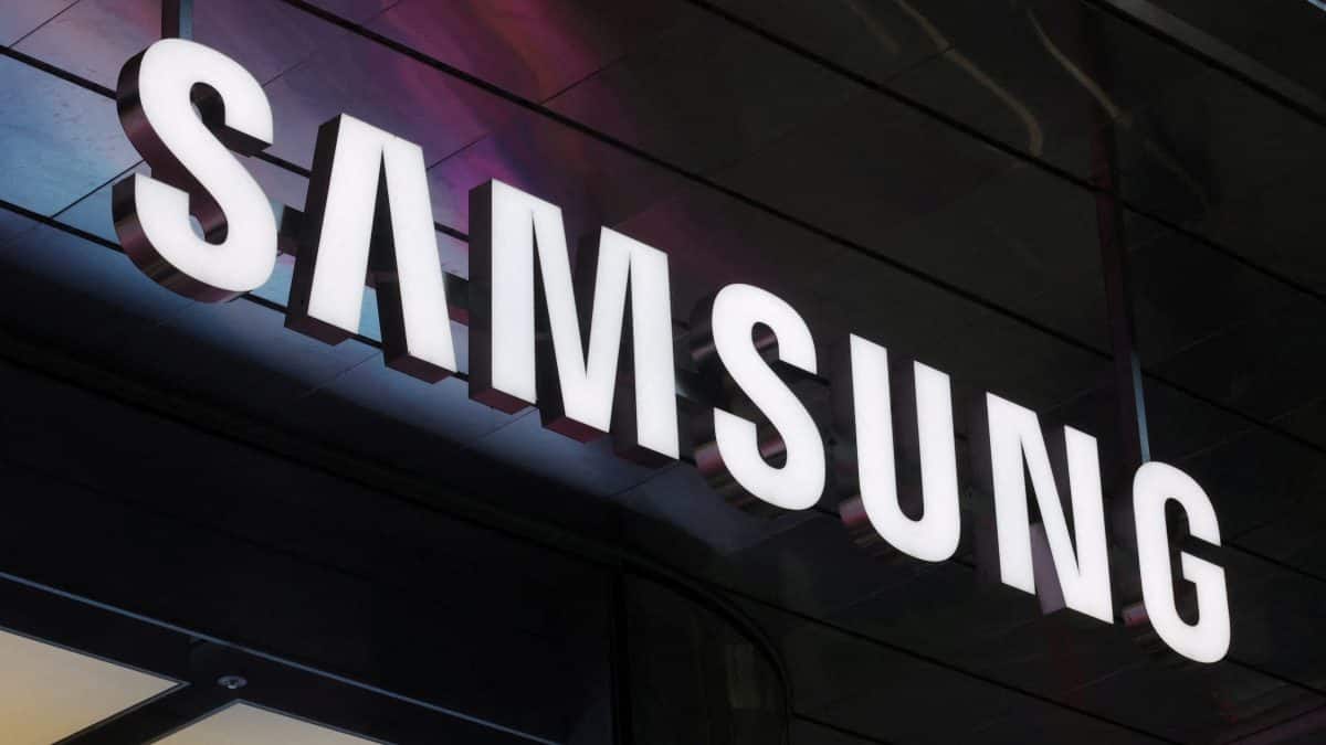Samsung sees acute chip shortage persisting, warns of mobiles headwind after profit triples
