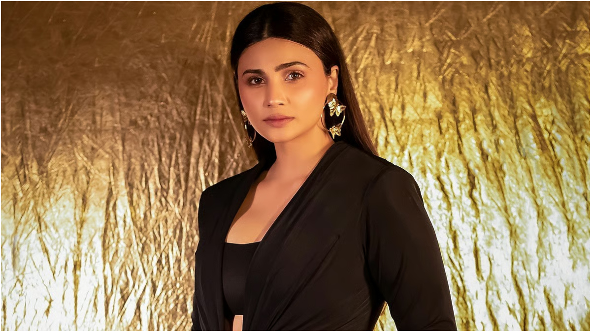 Daisy Shah slams election campaigners for bursting crackers after fire breaks out near Bandra home: 'Lack of civic sense' Daisy Shah slams election campaigners for bursting crackers after fire breaks out near Bandra home: 'Lack of civic sense'