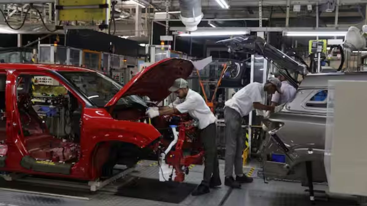 Employees assemble different parts onto a car panel at the manufacturing plant of Maruti Suzuki in Manesar, Haryana, India, on September 26, 2023. (Photo: Reuters) Employees assemble different parts onto a car panel at the manufacturing plant of Maruti Suzuki in Manesar, Haryana, India, on September 26, 2023. (Photo: Reuters)