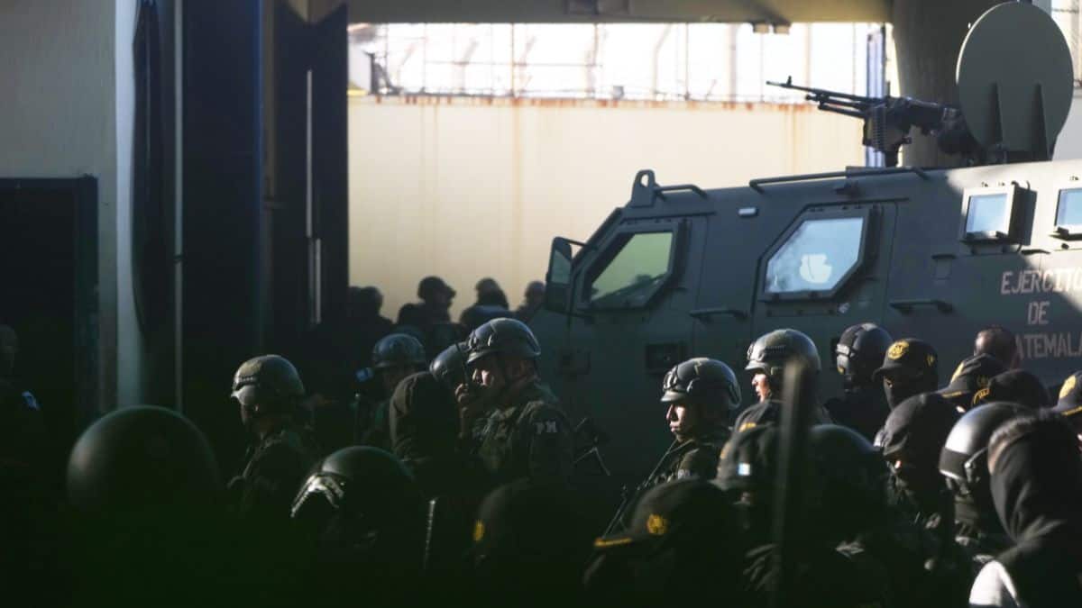 Guatemala declares emergency after prison riots & police officers’ killings