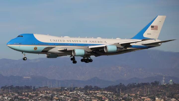 Trump’s Air Force One returns after technical snag, he will now fly in back-up aircraft to Davos Trump’s Air Force One returns after technical snag, he will now fly in back-up aircraft to Davos