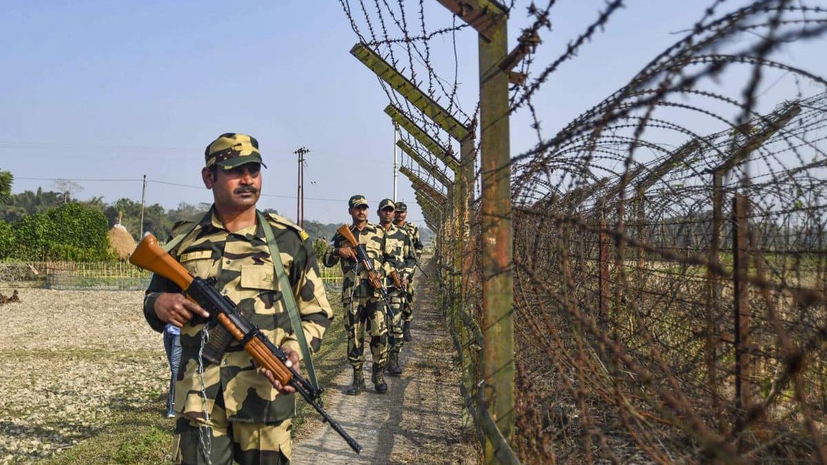 Bangladeshi National apprehended by BSF on Indo Pakistan International Border