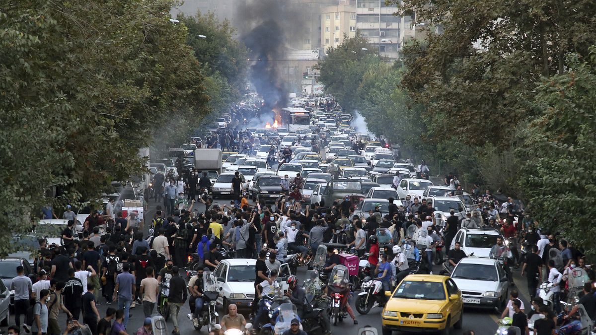 7 dead in Iran protests: 3 ways Ayatollah regime is responding to economic unrest 7 dead in Iran protests: 3 ways Ayatollah regime is responding to economic unrest