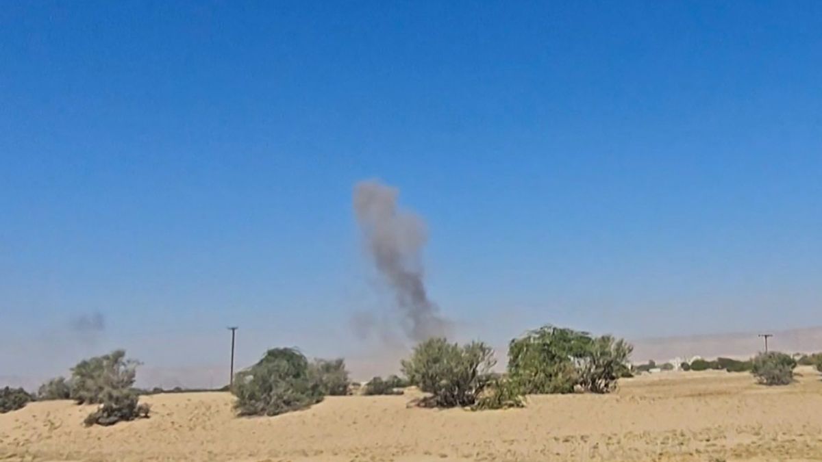 Saudi-led airstrikes kill 20 in clashes with UAE-backed separatists in Yemen Saudi-led airstrikes kill 20 in clashes with UAE-backed separatists in Yemen