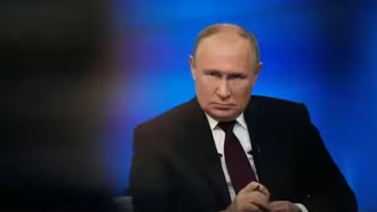 Putin meets Iran security chief as Trump steps up pressure over nuclear deal Putin meets Iran security chief as Trump steps up pressure over nuclear deal