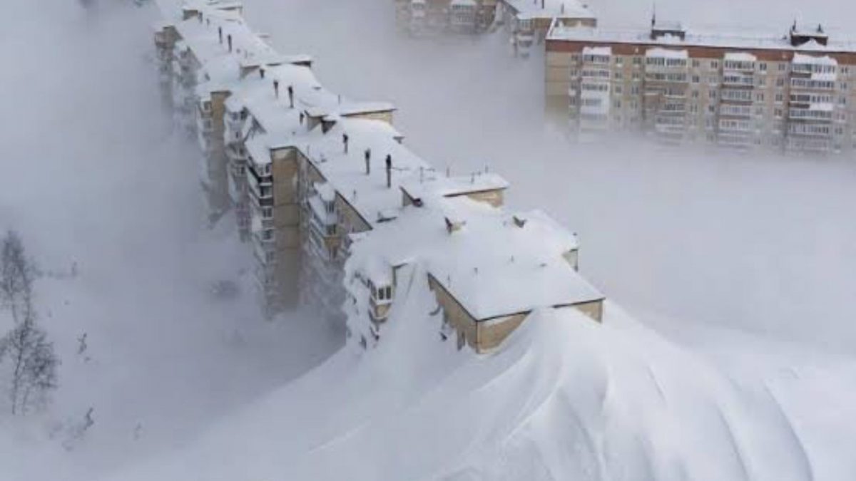 ‘Snow apocalypse’ hits Russia’s Kamchatka, multi-storey buildings buried in viral video ‘Snow apocalypse’ hits Russia’s Kamchatka, multi-storey buildings buried in viral video