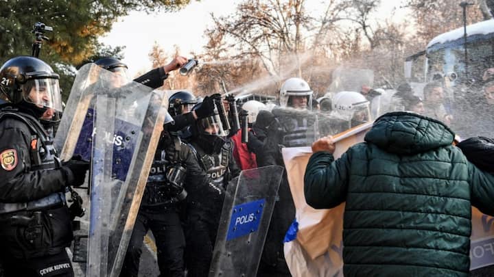 Pro-Kurd demonstrators and police clash near Turkey–Syria border