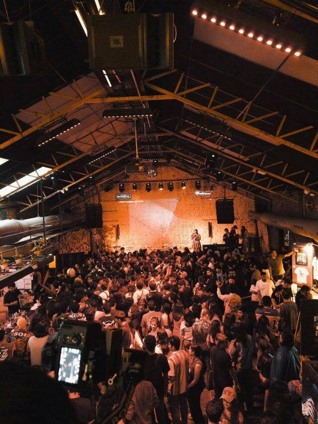 Fan frenzy. Image courtesy/ Universal Music India(BHARAT)