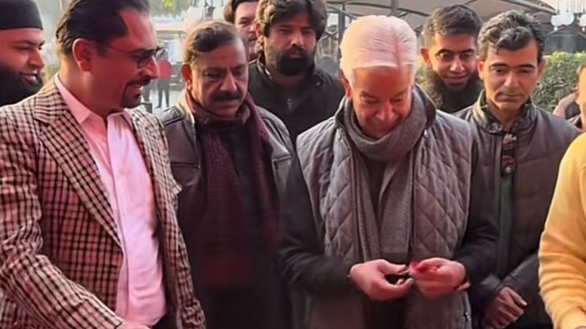 ‘Pizza gate’: Why Pakistan’s Khawaja Asif is being trolled for inaugurating a pizza outlet ‘Pizza gate’: Why Pakistan’s Khawaja Asif is being trolled for inaugurating a pizza outlet