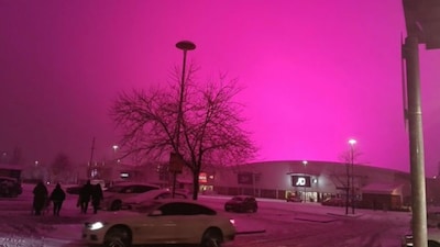 Birmingham Sky Turns Bright Pink. Image courtesy: X/@WeMajorLover21