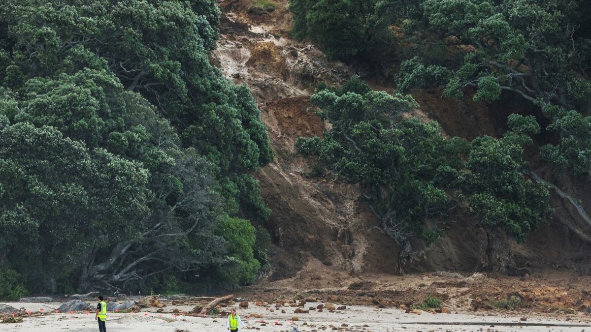 Rescue operations end with 6 missing in New Zealand landslide Rescue operations end with 6 missing in New Zealand landslide