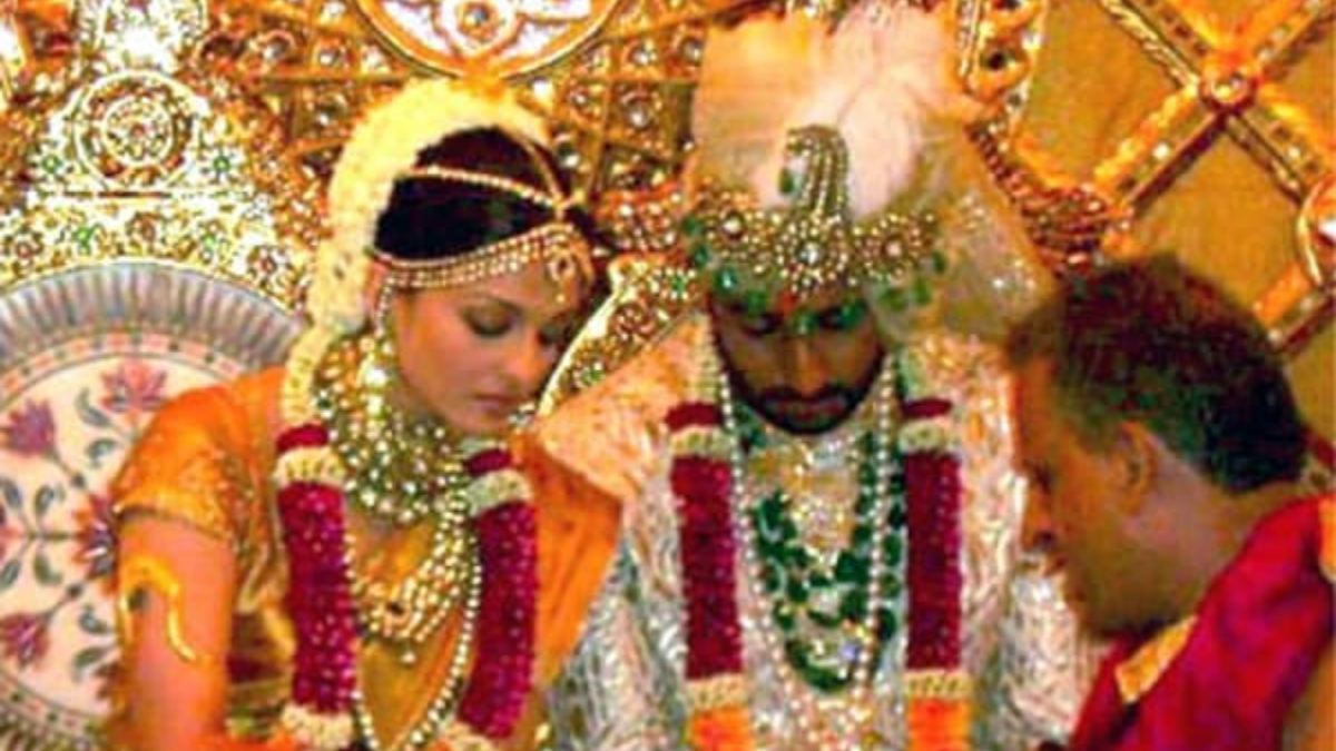 When the Bachchan family was banned by the paparazzi post Abhishek Bachchan-Aishwarya Rai's wedding: 'The security kicked us, beat us with their guns and...' When the Bachchan family was banned by the paparazzi post Abhishek Bachchan-Aishwarya Rai's wedding: 'The security kicked us, beat us with their guns and...'