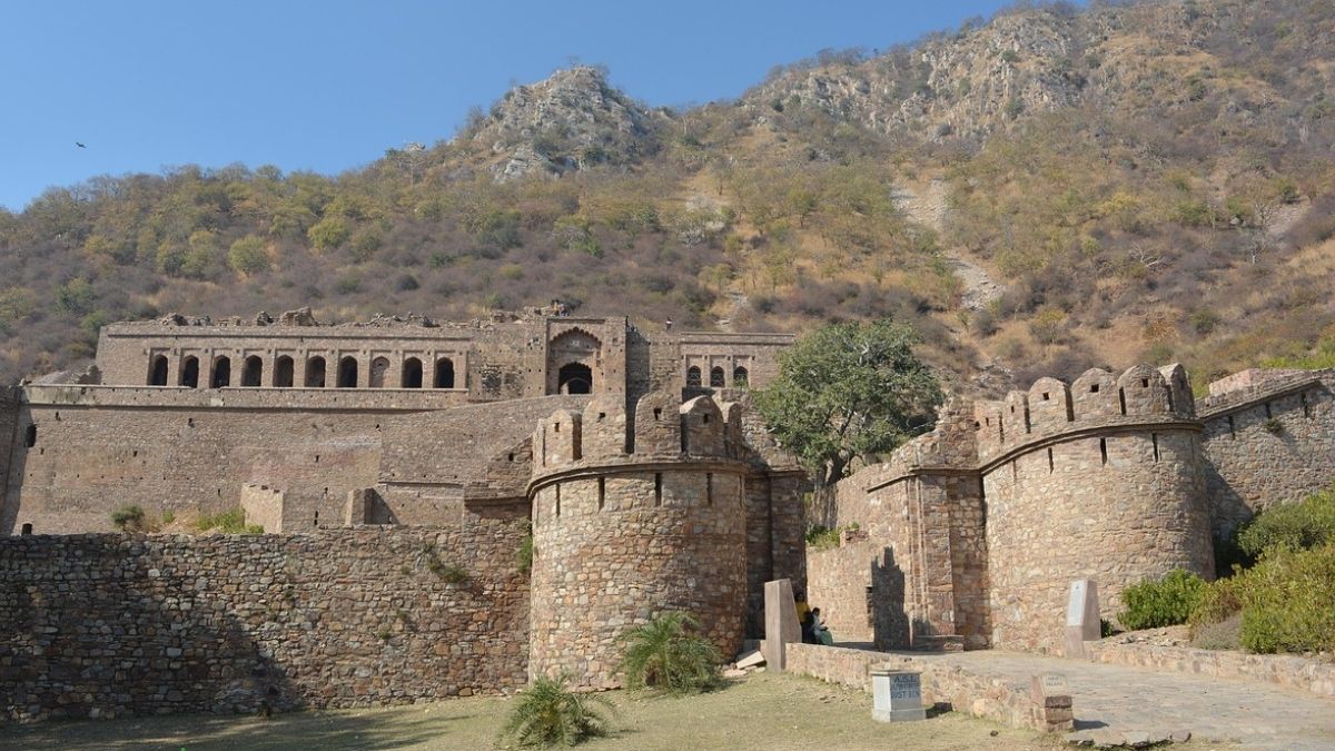5 abandoned Indian villages with chilling stories: To visit or not to visit? 5 abandoned Indian villages with chilling stories: To visit or not to visit?