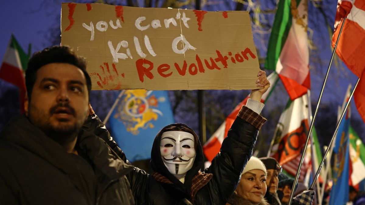 This Week in Explainers: Why the anti-Khamenei uprising is Iran’s most powerful yet This Week in Explainers: Why the anti-Khamenei uprising is Iran’s most powerful yet