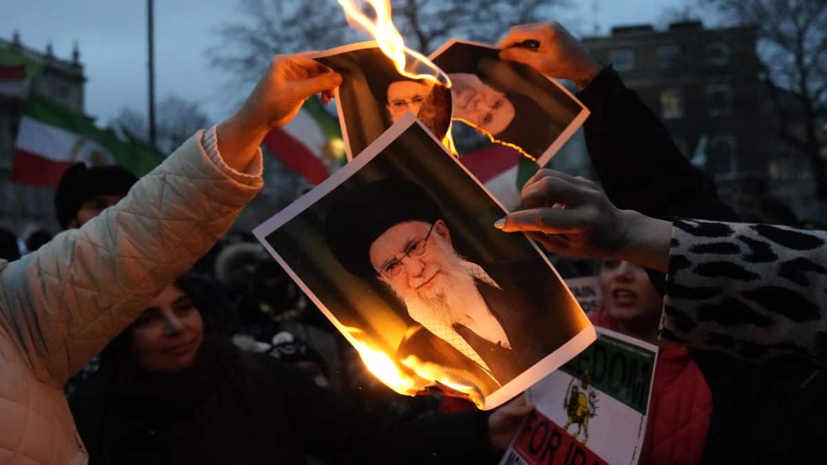 How Khamenei regime’s economic failures are bringing about its fall