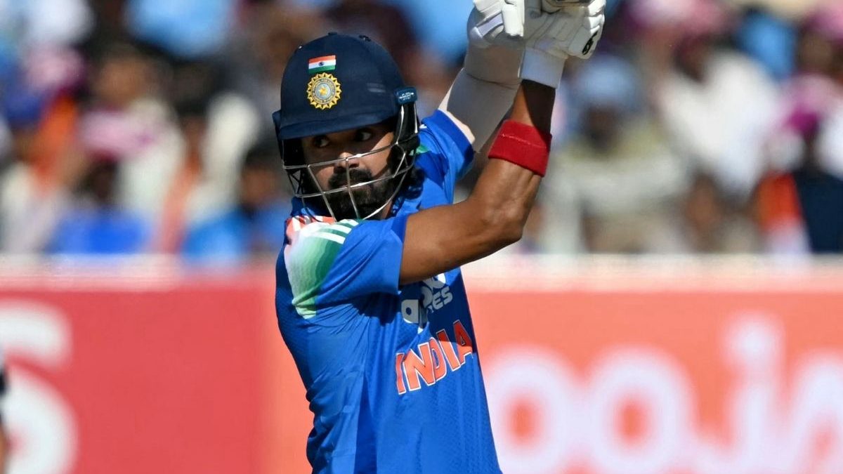 IND vs NZ Live Score 2nd ODI Updates: Bracewell dismisses Jadeja to break partnership IND vs NZ Live Score 2nd ODI Updates: Bracewell dismisses Jadeja to break partnership