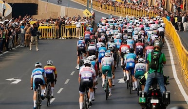 Riders passing through the Pune city during Stage 4. Image: PGT