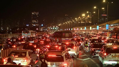 Vehicles stuck in the traffic jam in view of vehicular movement diversion after a fire was reported near the Coastal Road project at Marine Drive, in Mumbai, December 17, 2025. File Photo/PTI