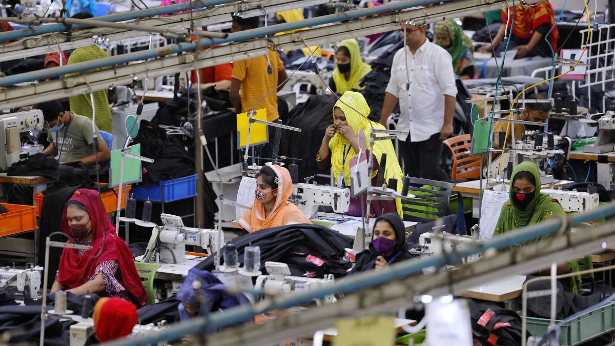 Bangladeshi garment workers make clothing in the sewing section of a factory in Gazipur, Bangladesh, April 9, 2025. File Photo/Reuters Bangladeshi garment workers make clothing in the sewing section of a factory in Gazipur, Bangladesh, April 9, 2025. File Photo/Reuters