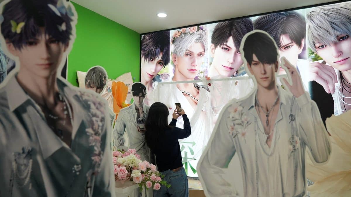 Women in China are choosing virtual boyfriends over real relationships to 'prioritise emotional needs'