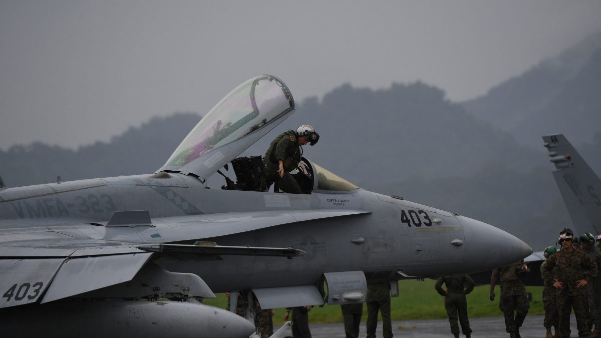 Ex-US fighter pilot arrested for training Chinese military, 'betraying' his country Ex-US fighter pilot arrested for training Chinese military, 'betraying' his country
