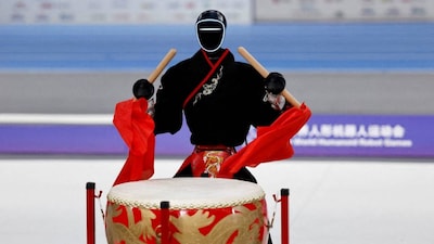 चीन के ह्यूमनॉइड रोबोट्स ने चंद्र नव वर्ष शो में धूम मचाई, IPO की तैयारी.