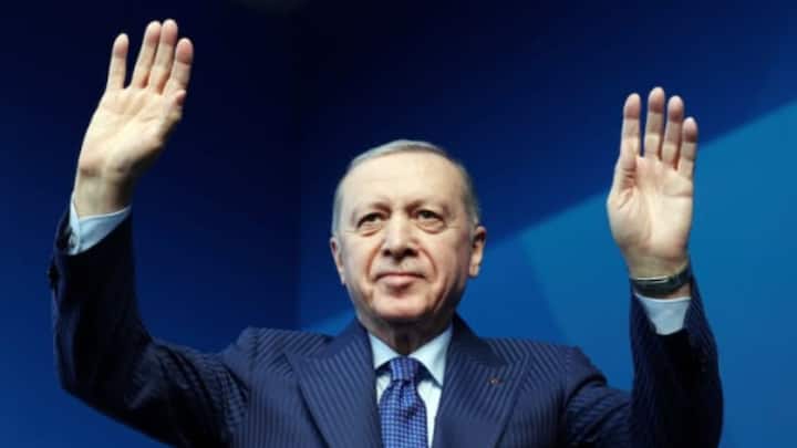 Starmer says Erdogan 'gifted' revolvers and ammo to leaders at Nato Summit Starmer says Erdogan 'gifted' revolvers and ammo to leaders at Nato Summit